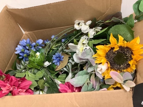 Box of Artifical Flowers - Lot 6434