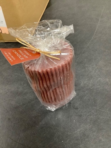 Box of Decorative Wavy Pillar Candle 18ct - Lot 6046