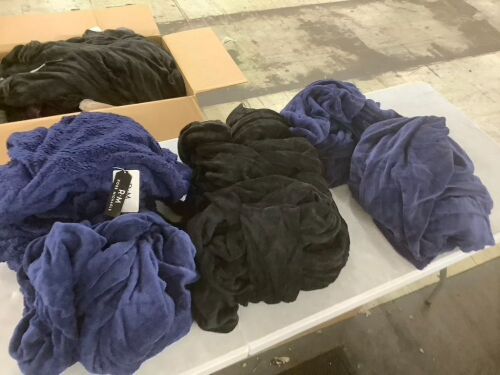 Lot of (6) Bath Robes - Lot 812
