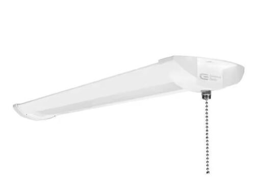 Commercial Electric 2 ft. 2000 Lumens Quick Easy Install LED Wraparound Light with Pull Chain  - Lot 114