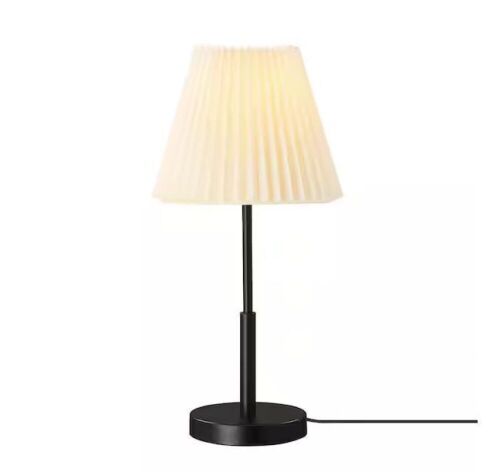Hampton Bay Rodham 18 in. Matte Black Table Lamp  - Lot 677