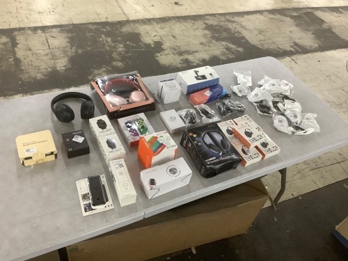 Lot of Small Electronics  - Lot 881