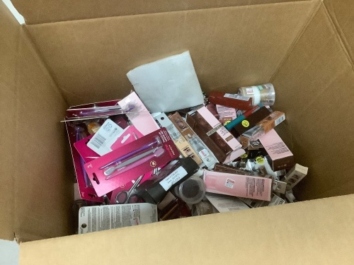 Box of Misc. Makeup - Lot 6957