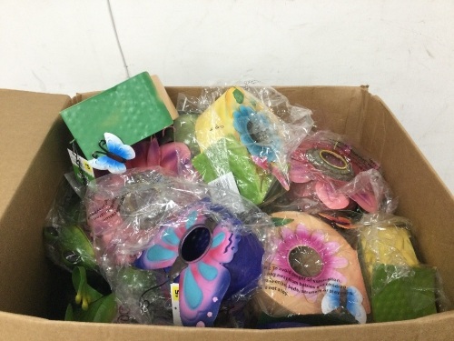 Box of Bird Houses - Lot 7025