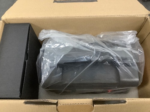 Portable Solar Generator - Lot 7187