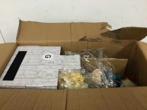 Box of Artificial Flowers - Lot 7288