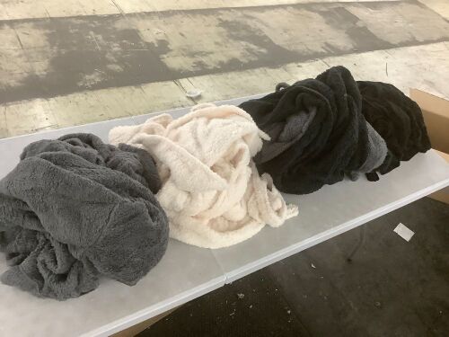 Lot of (4) Bath Robes, Assorted Sizes - Lot 756