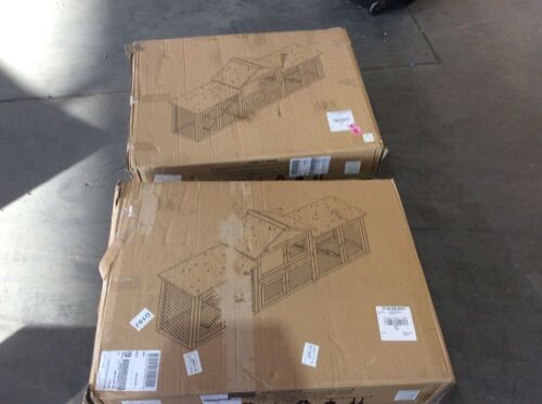 Lot of (2) Rabbit Hutches  - Lot 530