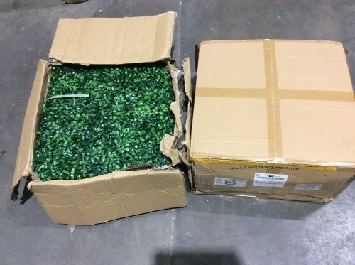 Lot of (2) VEVOR 20x20" Artificial Boxwood Hedge Panels, 12 Pcs  - Lot 751