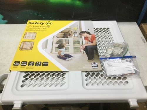 Safety 1st Pressure Mount Lift, Lock and Swing Gate, Fits Spaces Between 28" and 42" Wide  - Lot 866