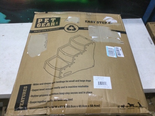 Pet Gear Easy Step III Pet Stairs  - Lot 1099