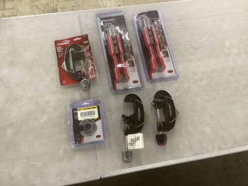 Lot of (5) Small Hand Tools  - Lot 316
