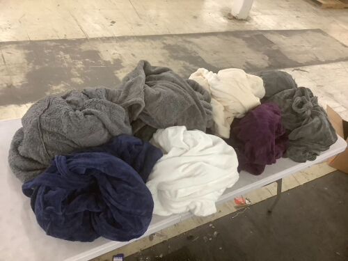 Lot of (8) Bath Robes, Multiple Sizes  - Lot 695