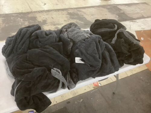 Lot of (6) Bath Robes, Multiple Sizes - Lot 696