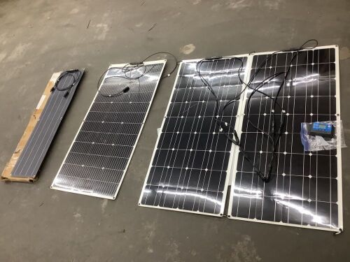 Lot of (4) Thin Flexible Solar Panels & (1) Controller  - Lot 417