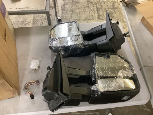 Pair of Towing Mirrors - Missing 1 Wiring Harness  - Lot 523