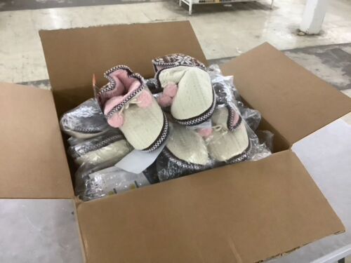 Lot of (14) Slippers, Multiple Sizes - Lot 485
