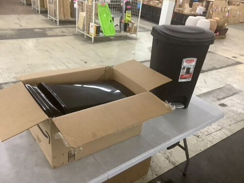 Lot of (2) Trash Cans  - Lot 642