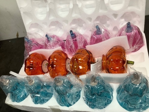 Box of Decorative Glass Pumpkins - Lot 7940