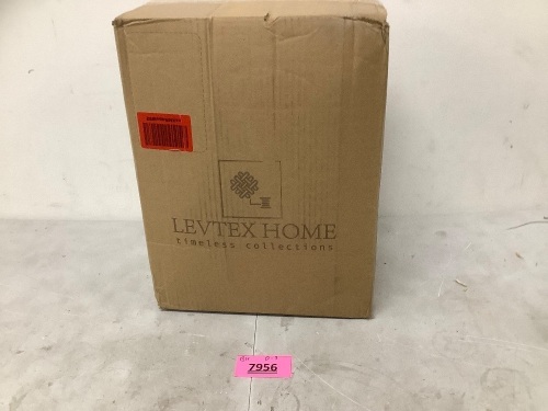Large Comforter - Lot 7956