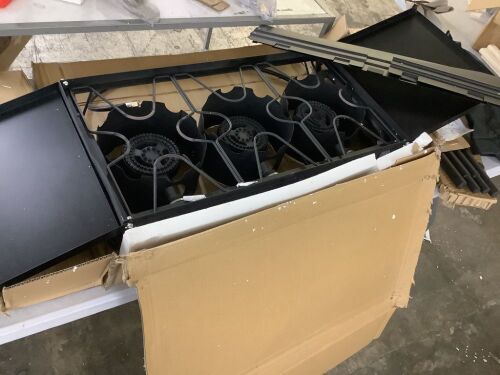 ROVSUN 3 Burner 225,000 BTU Outdoor Gas Propane Stove with Windpanel & Side Shelves - Lot 162