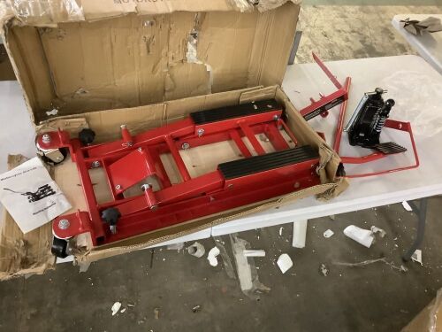 Hydraulic Motorcycle Lift Jack, 1500lb Capacity - Lot 65