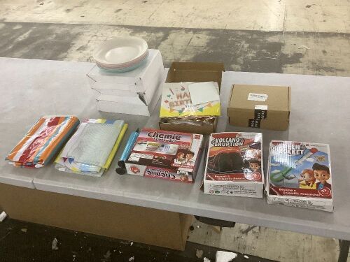 Lot of Small Household Items - Lot 740