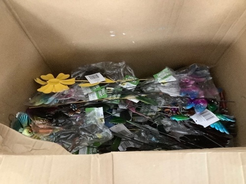 Box of Decorative Garden Stakes - Lot 9015