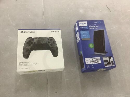 Playstation DualSense Wireless Controller & Philips Crystal HD Amplified Antenna  - Lot 589