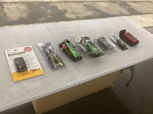 Lot of Small Handheld Tools  - Lot 304