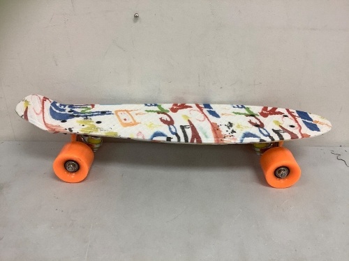 Kids Skateboard, Appears New, Sold as is - Lot 90