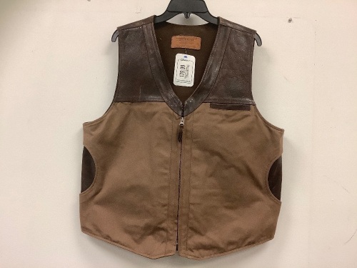 Men's Leather Vest, Size 44, Appears New, Sold as is - Lot 577