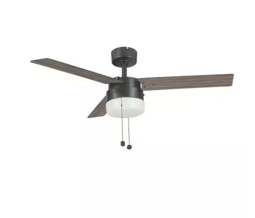 Hampton Bay Montgomery II 44 in. Indoor Oil Rubbed Bronze Ceiling Fan with Light Kit - Lot 480