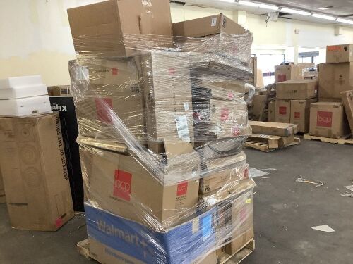 Pallet of Outdoor Christmas Decor - Uninspected - Lot 152