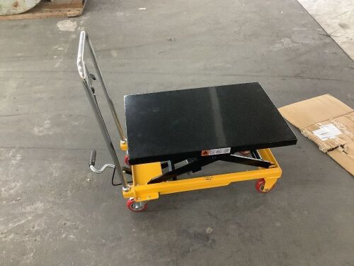 Hydraulic Lift Cart, 500LBS Capacity  - Lot 31
