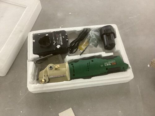 Cordless Electric Scissors 12v Rotary Cutter - Battery Doesn't Fit  - Lot 273
