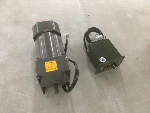 Gear Reducer Motor with Speed Controller AC 110V 6W 10K 135RPM - Lot 421