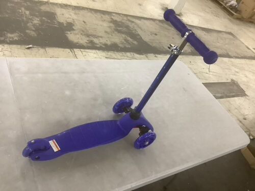 Kids Mini Kick Scooter Toy - Lot 243