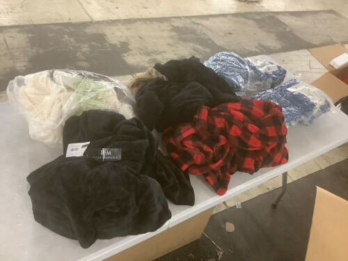 Lot of (8) Bath Robes - Lot 729