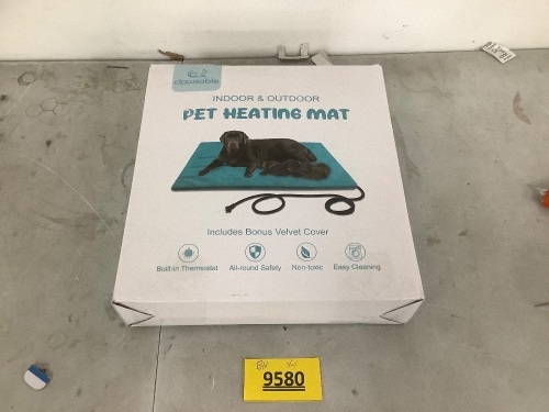 Indoor and Outdoor Pet Heating Mat - Lot 9580