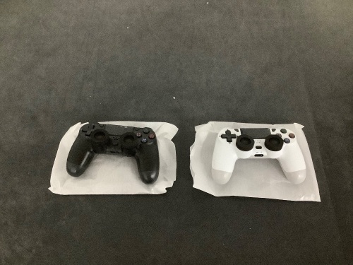 2 Pack of Wireless Controllers - Lot 9667