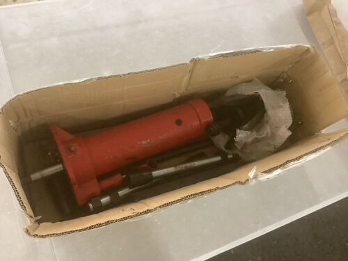 Hydraulic Cylinder Sleeve Puller - Lot 747