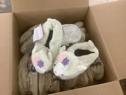Lot of (20) Lamb Slippers - Lot 818