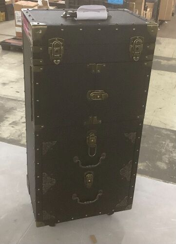 Rolling Makeup Train Case - Lot 833