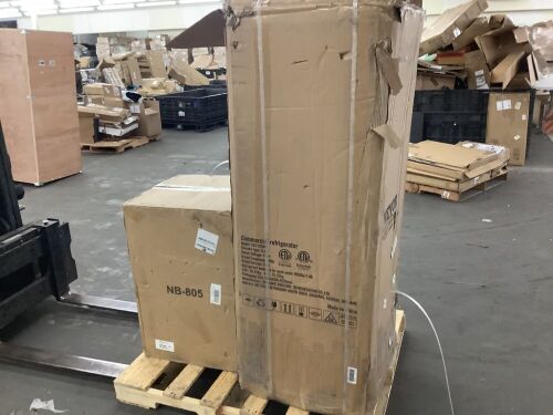 VEVOR Commercial Merchandiser Refrigerator, 6.8 Cu.Ft & Warming Showcase - Broken Glass on Both  - Lot 260