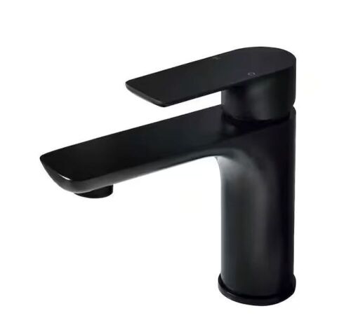 Single-Handle Single-Hole Bathroom Faucet in Matte Black - Lot 875