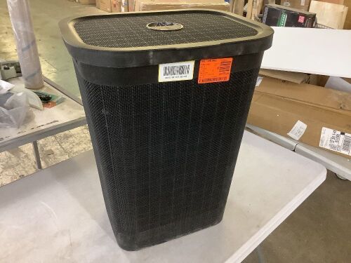 Mind Reader 23.5 H x 14.25 W x 18.25 D Plastic Modern 60 L Slim Clothes Basket with Lid  - Lot 215