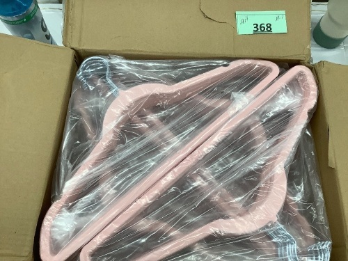 House Day Pink Velvet Hangers, Pack of 100 - Lot 368