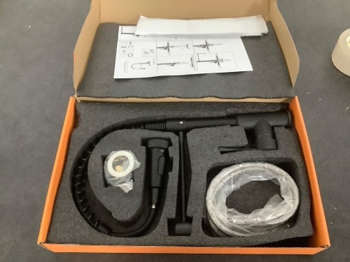 Kitchen Faucets Pull Down Sprayer - Lot 9732