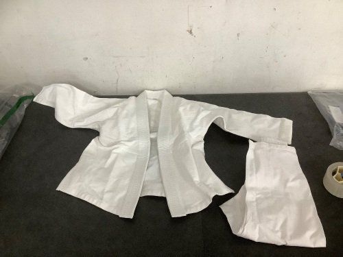 Karate Suit Size M - Lot 9749